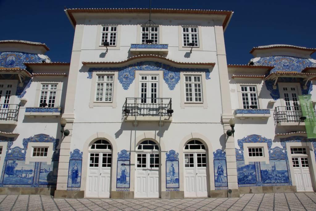 ポルトガル　ポルトガル国鉄aveiro駅　旧駅舎のアズレージョ